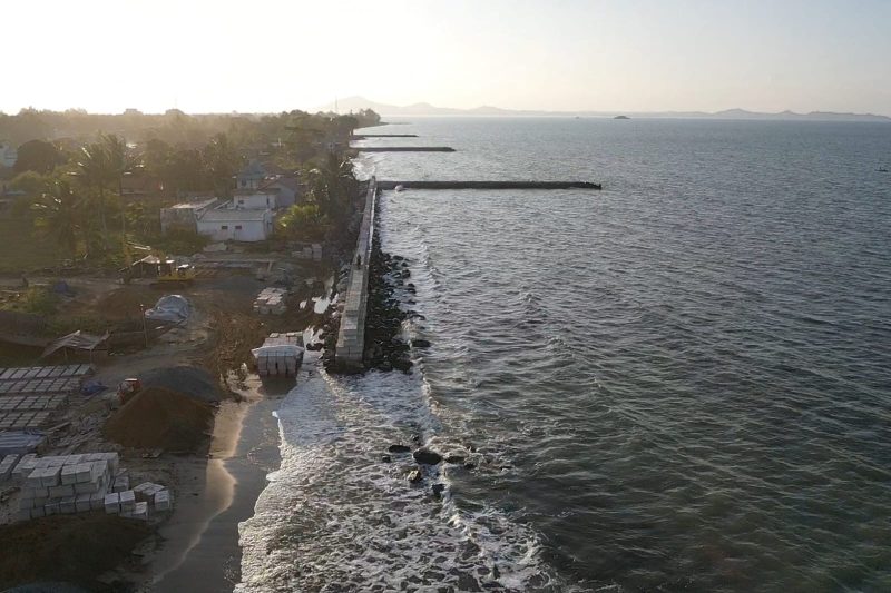 Dinas PUPR Tanah Bumbu melalui Bidang Sumber Daya Air Telah Melakukan Upaya Pencegahan Abrasi Pantai
