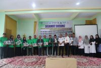 Foto Bersama Studi Tiru Delapan Sekolah SD dari Kabupaten Tanah Laut ke SDIT Arrasyid Tanah Bumbu