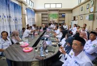 Kepala Dinas Pemberdayaan Masyarakat dan Desa Kabupaten Tanah Bumbu, Samsir saat Kumpulkan Aparatur Desa Terkait Penerapan Digi Pedas