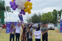 Pelepasan Balon Sebagai Tanda Dibukanya Festival Literasi Bersujud di Kabupaten Tanah Bumbu