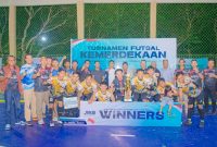 Foto Bersama Juara Turnamen Futsal Kemerdekaan Yang Digelar JMSI dan Kejaksaan Negeri Tanah Bumbu