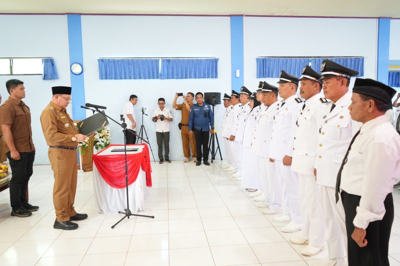 (Istimewa)- Pengukuhan Perpanjangan Masa Jabatan Kepala Desa di Kecamata PulaubLaut Sigam, Kotabaru
