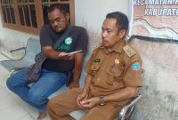 Kepala Desa Tirawan Saat Diwawancarai awak media usai Pengukuhan Perpanjangan Masa Jabatan