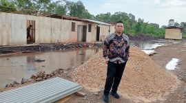 (Istimewa)- Kepala Dinas Tenaga Kerja dan Transmigrasi Kabupaten Tanah Bumbu, Kadri Mandar Saat Dilokasi Pembangunan BLK Tanah Bumbu