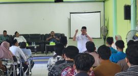 Calon Bupati Kotabaru H. Rusli mengunjungi Poltek Kotabaru untuk berdialog langsung dengan ratusan mahasiswa, Sabtu (9/11).