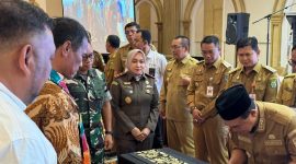 penandatanganan komitmen cetak sawah antara Pemerintah Kabupaten Tanah Bumbu dengan Kementerian Pertanian RI yang ditandatangani langsung Bupati Zairullah Azhar disaksikan Menteri Andi Amran Sulaiman.