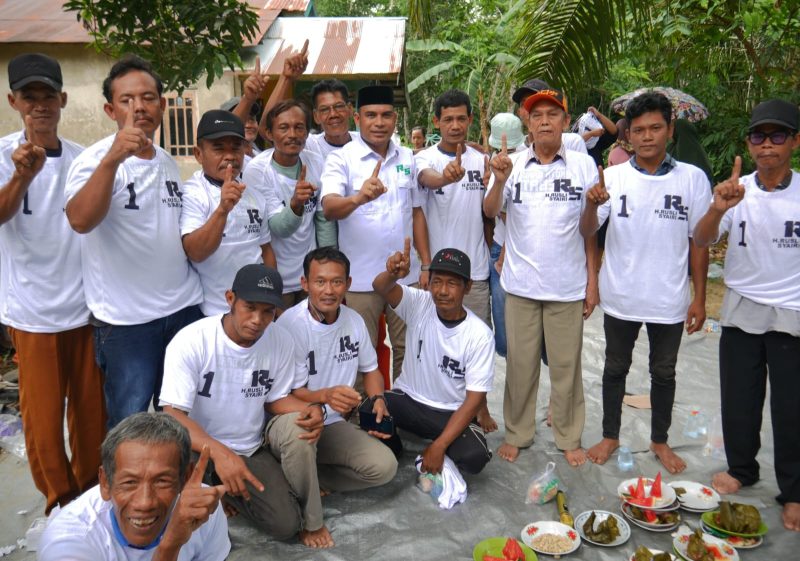 Calon Wakil Bupati Kotabaru, Syairi Mukhlis Saat Bersama Warga Banjarsari Kecamatan Sampanahan Kabupaten Kotabaru