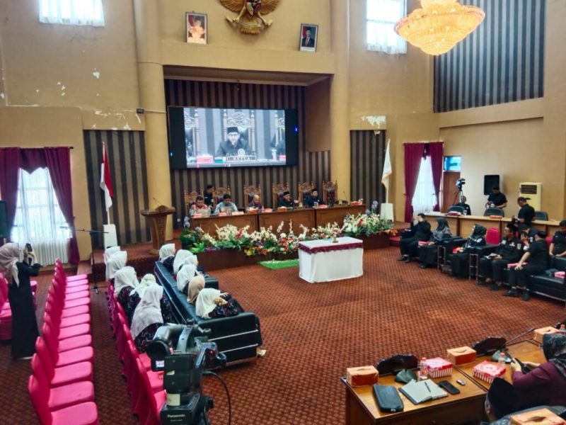 Sosialisasi KPK Bahaya Tindak Pidana Korupsi di Ruang Rapat Paripurna DPRD Tanah Bumbu