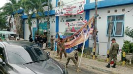 Tim Lakukan Penurunan Alat Peraga Kampanye diwilayah Kabupaten Kotabaru Yang Masukin Masa Tenang Jelang Hari Pilkada