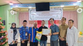 Kolaborasi PT PTK dan PWI Kotabaru Bagikan Paket Sembako ke Umat Kristiani dan Kaum Dhuafa