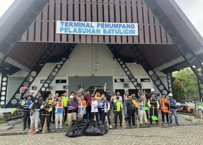 Pengelola, Pengguna Jasa hingga pihak Keamanan Pelabuhan Batulicin Gelar Aksi Bersih-bersih Terminal Penumpang