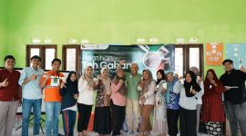 Foto Bersama Usai Pelatihan Pengolahan Teh Gaharu di Desa Sumber Arum Kabupaten Tanah Bumbu Yang Digelar PT Borneo Indobara