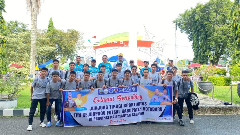 Foto bersama usai acara pelepasan Atlet Futsal Yang Akan Bertanding