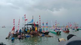 Perahu Hias di Acara Maccera Tasi di Desa Sarang Tiung Kecamatan Pulau Laut Sigam Kabupaten Kotabaru