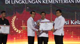 Kepala Kantor Imigrasi Kelas II TPI Batulicin, Ferizal Terima Penghargaan Dari Menteri Imigrasi dan Pemasyarakatan