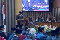 Ketua DPRD Tanah Bumbu, H Andrean Atma Maulani Saat Bacakan Usulan Pemberhentian dan Pengangkatan Bupati Terpilih