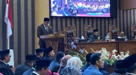 Ketua DPRD Tanah Bumbu, H Andrean Atma Maulani Saat Bacakan Usulan Pemberhentian dan Pengangkatan Bupati Terpilih