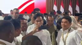 Wapres Gibran Saat Berfoto Selfi Dengan Kepala Daerah di Momen Retreat Kepala Daerah Se-Indonesia
