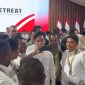Wapres Gibran Saat Berfoto Selfi Dengan Kepala Daerah di Momen Retreat Kepala Daerah Se-Indonesia