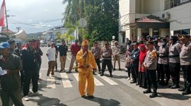 Aksi Damai Sampaikm Tuntutan ke Gedung DPRD Kotabaru Untuk Ditindaklanjuti
