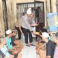 Kapolres Kotabaru AKBP Doli M Tanjung SIK Saat Bagikan Makanan Berbuka Puasa Dengan Tahanan Rutan