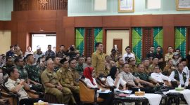 Bupati Tanah Bumbu, Andi Rudi Latif Saat Menghdiri Langsung Rakoor Bersama Menteri Pertanian Andi Amran Sulaiman di Kantor Gubernur Kalimantan Selatan