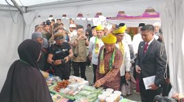 Bupati Kotabaru, H Muhammad Rusli Tinjau Pasar Wadai Ramadhan di Siring Kotabaru