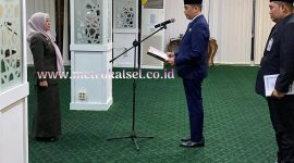 Bupati Tanah Bumbu, Andi Rudi Latif Kukuhkan Plh Sekda Yulian Herawati