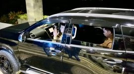 Bupati Tanah Bumbu, Andi Rudi Latif Saat Baru Keluar Kantor Dinihari dan Masuk Mobilnya Untuk Pulang