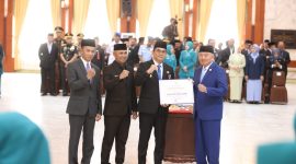 Bupati Tanah Bumbu, Andi Rudi Latif Terima SK Pengesahan dan Pengangkatan Bupati Periode 2025-2030
