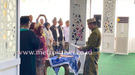 (www.metrokalsel.co.id)- Bupati Tanah Bumbu Andi Rudi Latif Saat Ambil Sumpah Jabatan PJ Sekretaris Daerah, Yulian Herawati di Ruang Bersujud I, Selasa (8/4/2025) sore