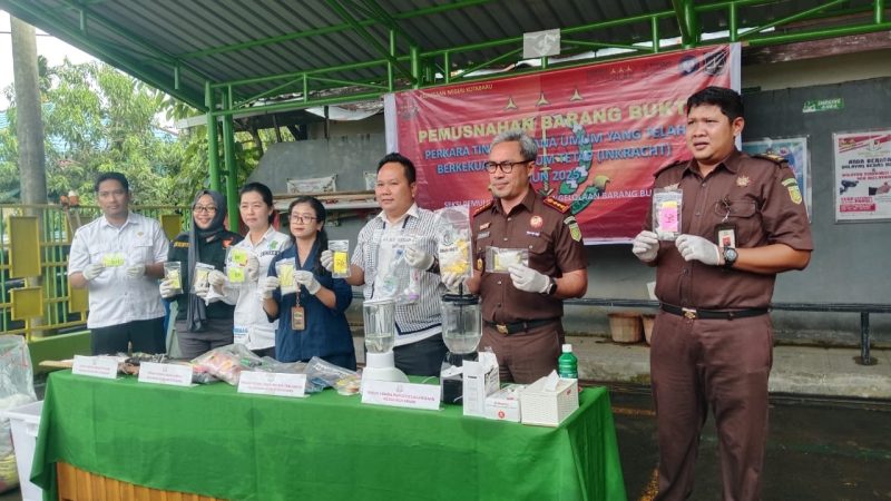 Kejaksaan Negeri Kotabaru Musnahkan Barang Bukti Narkotika dan Perkara Umum Lainnya