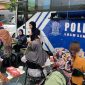 Antusias Warga Lakukan Perpanjangan SIM di Program Kopi Manis Polres Tanah Bumbu di Desa Batu Meranti Kecamatan Sungai Loban