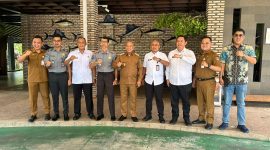 Foto Bersama Bupati Kotabaru, H Muh Rusli Bersama Kakanwil Dirjen Imigrasi Kalsel, Yan Welly Wiguna dan Kepala Kantor Imigrasi Kelas II TPI Batulicin, Ferizal