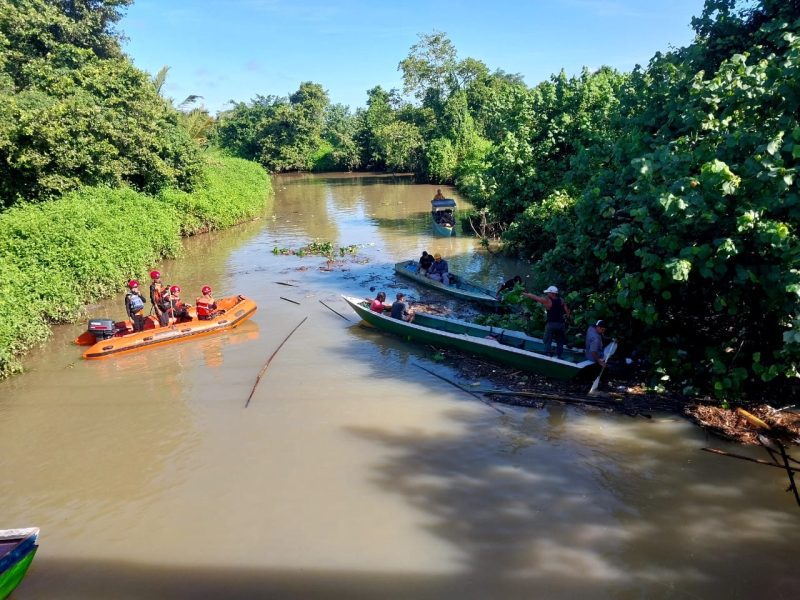 Tim Melakukan Upaya Pencarian Terhadap Operator Alat Berat Yang Hilang di Sungai Jupi Kotabaru
