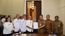 Kepala Kantor Wilayah Imigrasi Kalsel Tandatangani Kerjasama Layanan Keimigrasian bersama Pemkab Kotabaru, Disaksikan Kepala Kantor Imigrasi Kelas II TPI Batulicin