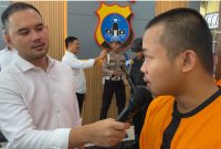 Kasat Reskrim Polres Tanah Bumbu, AKP Agung Kurnia Putra SIK Saat Tanya Tersangka Pembuat Uang Palsu