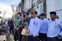 Bupati Tanah Bumbu, Andi Rudi Latif Saat Tinjau Lokasi Kebakaran di Simpang Empat