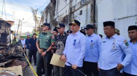 Bupati Tanah Bumbu, Andi Rudi Latif Saat Tinjau Lokasi Kebakaran di Simpang Empat