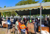 Suasana Tukar Sampah Kerjasama DLH Tanah Bumbu dan PT Borneo Indobara (BIB)