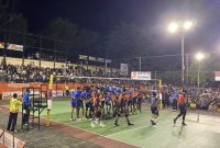 Ribuan Penonton Hadiri Babak Semifinal Kejuaraan Voli Kapolres Tanah Bumbu Cup 2025 di Lapangan Tathya Dharaka Polres Tanah Bumbu, Jumat (27/6/2025).