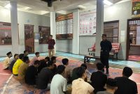 Kepala Lapas Batulicin, Arifin Akhmad Saat Berikan Arahan Pada Penghuni Blok di Lepas Kelas III Batulicin