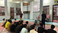Kepala Lapas Batulicin, Arifin Akhmad Saat Berikan Arahan Pada Penghuni Blok di Lepas Kelas III Batulicin