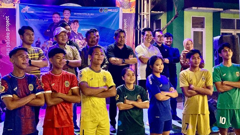 Peluncuran 7 Jersey untuk Tim Sepakbola Tanah Bumbu dibawah naungan Asosiasi Sepakbola Kabupaten (ASKAB) Tanah Bumbu, Jumat (22/8/2025) malam.