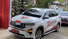 Kedatangan Bupati Tanah Bumbu Andi Rudi Latif, Saat Tiba di Kantor Bupati dengan Mobil Sederhana Peringati HUT RI ke 80
