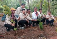 Tanam Pohon dan Media Gathering 