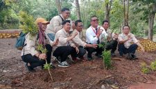 Tanam Pohon dan Media Gathering 