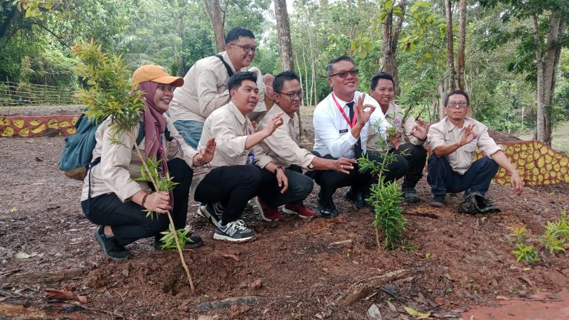 Tanam Pohon dan Media Gathering 