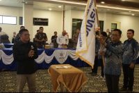 Ketua JMSI Kotabaru, Masduki Menerima Bendera JMSI