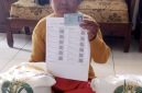 Warga Karang liwar Yang Menerima Bantuan Pangan Berupa Beras dari Badang Pangan Nasional